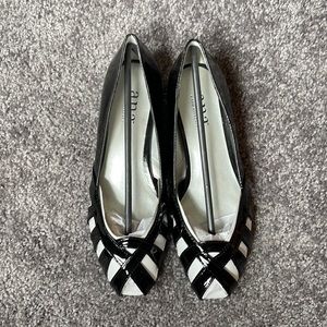 New a.n.a black flats